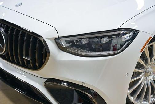 MANUFAKTUR Moonlight White Metallic 2026 Mercedes-Benz AMG S 63 E Base
