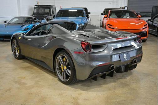 Grigio Silverstone Metallic 2018 Ferrari 488 Spider Base