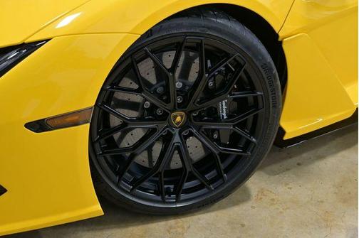 Metallic 2024 Lamborghini Revuelto Base