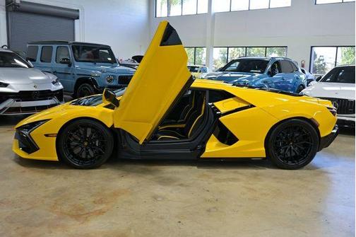 Metallic 2024 Lamborghini Revuelto Base