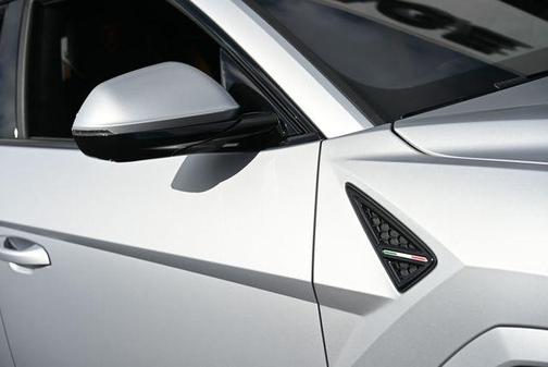 2023 Lamborghini Urus S