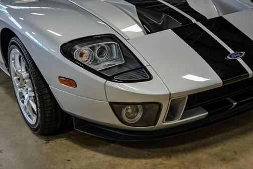 2005 Ford GT Base