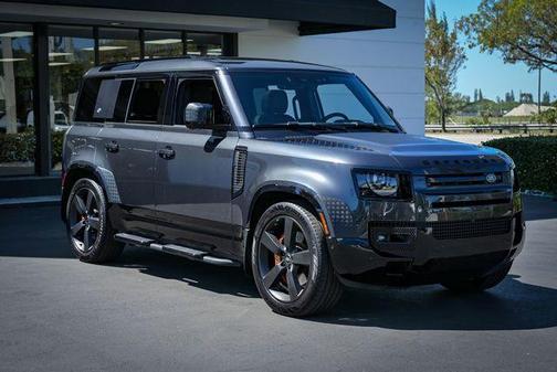 2024 Land Rover Defender P400 X-Dynamic SE