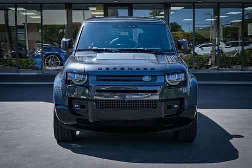 2024 Land Rover Defender P400 X-Dynamic SE