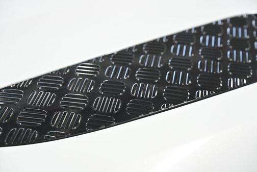 Yulong White 2023 Land Rover Defender X-DYNAMIC SE