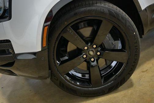 Yulong White 2023 Land Rover Defender X-DYNAMIC SE