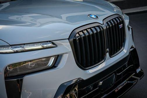 2025 BMW X7 M60i