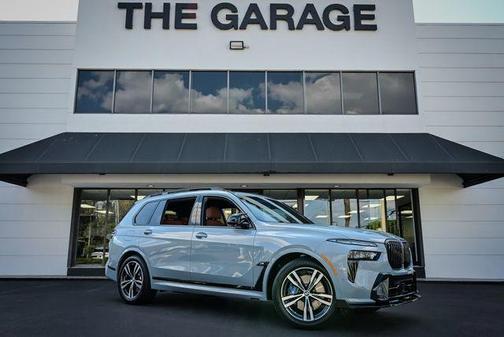 2025 BMW X7 M60i