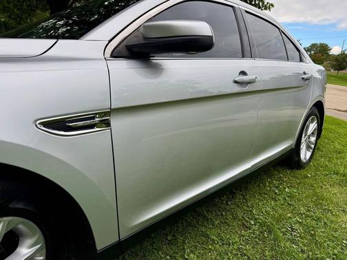 Ingot Silver 2016 Ford Taurus SEL