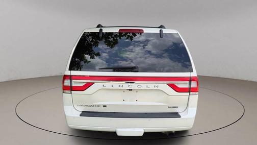 White Platinum Metallic Tri-Coat 2015 Lincoln Navigator Base