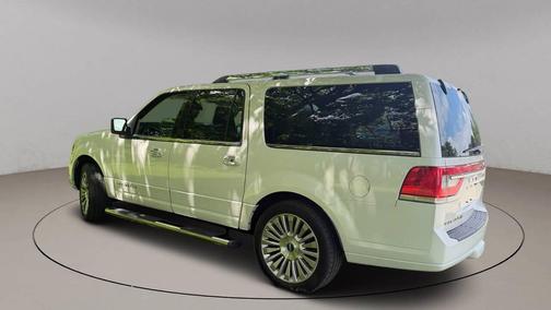 White Platinum Metallic Tri-Coat 2015 Lincoln Navigator Base