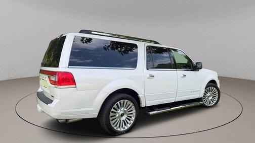 White Platinum Metallic Tri-Coat 2015 Lincoln Navigator Base