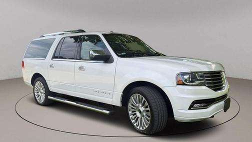 White Platinum Metallic Tri-Coat 2015 Lincoln Navigator Base