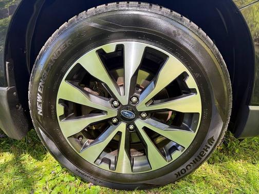 Crystal Black Silica 2016 Subaru Outback 3.6R Limited