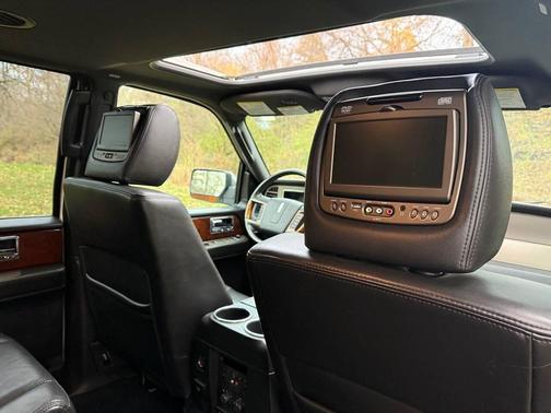 2012 Lincoln Navigator Base