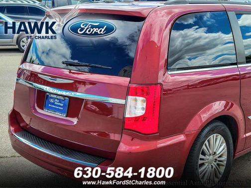 2016 Chrysler Town & Country Touring-L