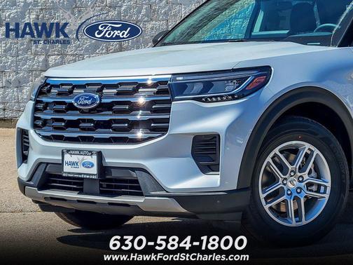 Space White Metallic 2026 Ford Explorer Active