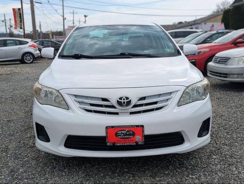 Super White 2013 Toyota Corolla LE