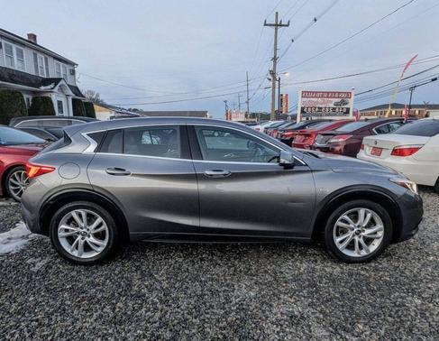 2018 INFINITI QX30 Luxury