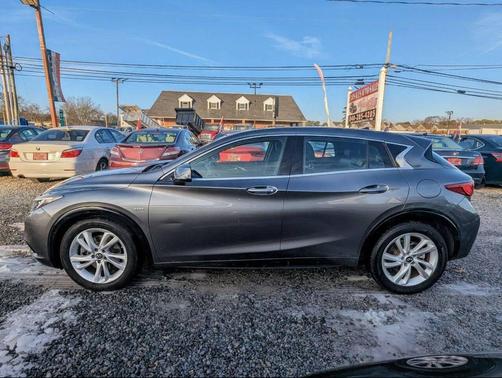 2018 INFINITI QX30 Luxury