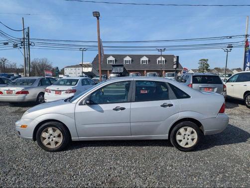 Silver 2007 Ford Focus ZX4 S