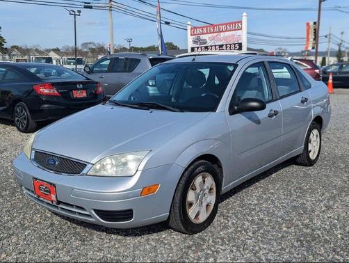 Silver 2007 Ford Focus ZX4 S