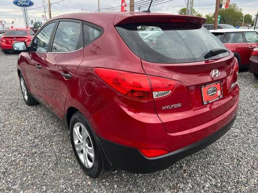 Garnet Red 2010 Hyundai TUCSON GLS