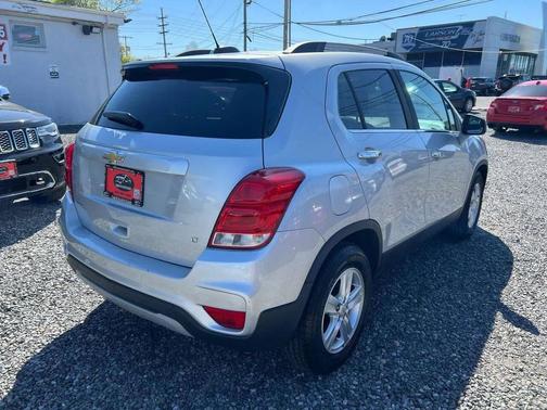 Silver Ice Metallic 2018 Chevrolet Trax LT