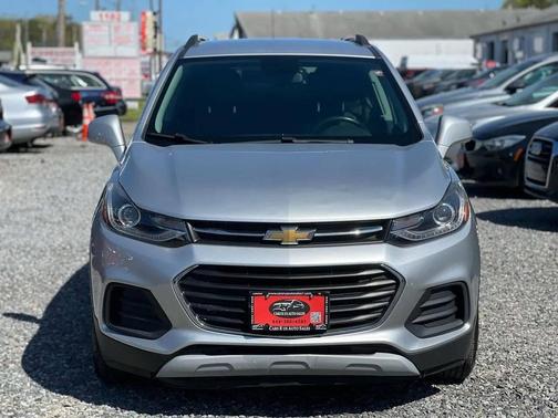 Silver Ice Metallic 2018 Chevrolet Trax LT