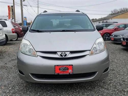 Tan 2006 Toyota Sienna LE