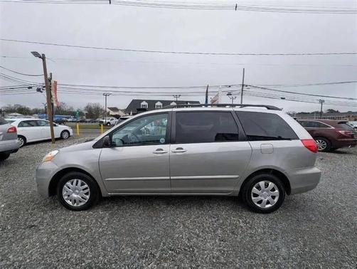 Tan 2006 Toyota Sienna LE