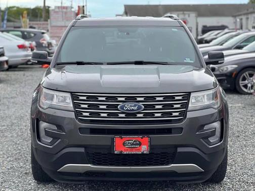 Gray 2017 Ford Explorer XLT