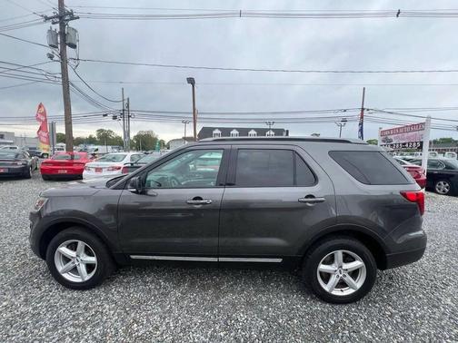 Gray 2017 Ford Explorer XLT