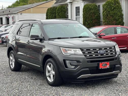 Gray 2017 Ford Explorer XLT
