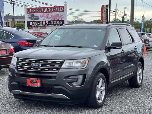 Gray 2017 Ford Explorer XLT