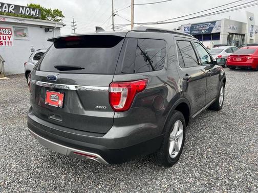 Gray 2017 Ford Explorer XLT
