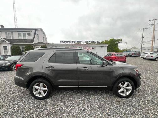 Gray 2017 Ford Explorer XLT