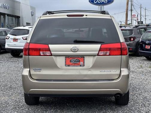2004 Toyota Sienna LE