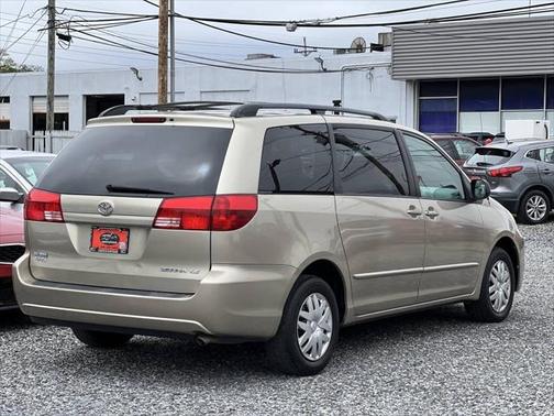2004 Toyota Sienna LE