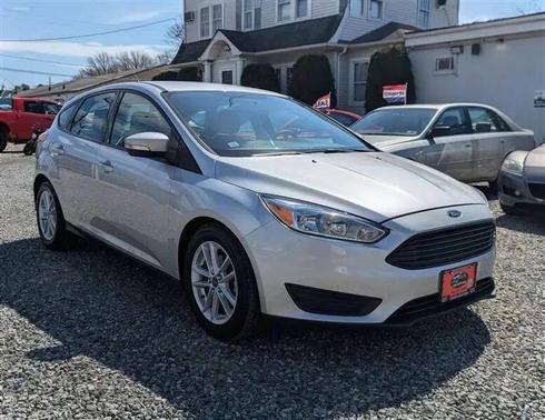 Ingot Silver Metallic 2017 Ford Focus SE
