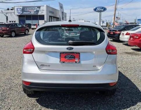 Ingot Silver Metallic 2017 Ford Focus SE