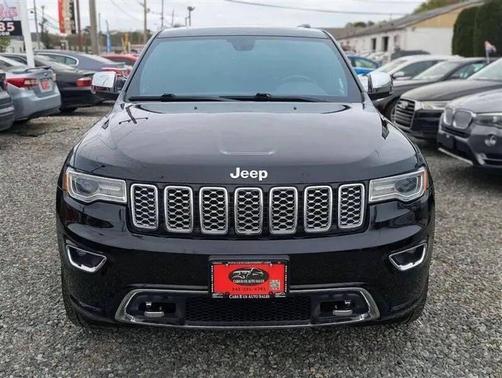 Diamond Black Crystal Pearlcoat 2017 Jeep Grand Cherokee Overland