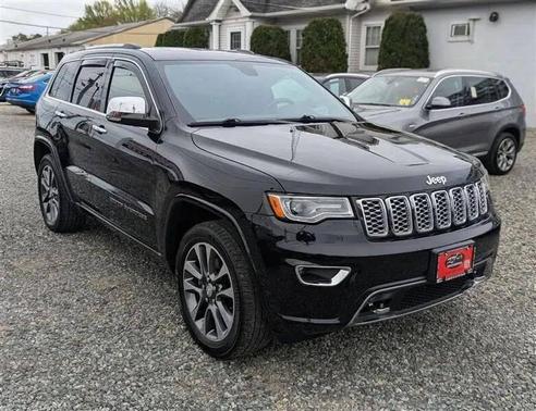 Diamond Black Crystal Pearlcoat 2017 Jeep Grand Cherokee Overland