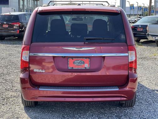 2011 Chrysler Town & Country Touring