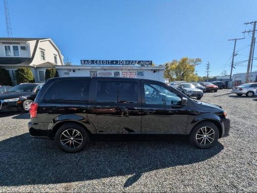 Black Onyx Crystal Pearlcoat 2018 Dodge Grand Caravan SE