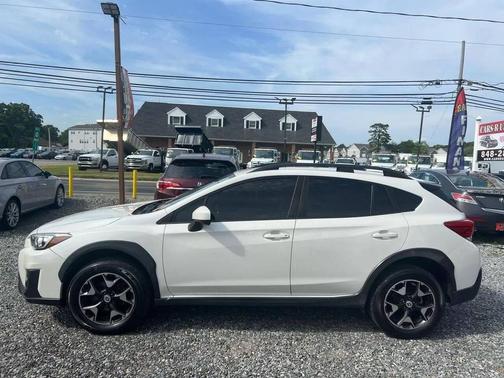 Crystal White Pearl 2018 Subaru Crosstrek 2.0i Premium