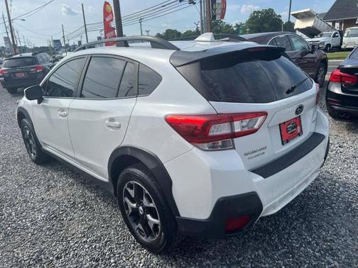 Crystal White Pearl 2018 Subaru Crosstrek 2.0i Premium