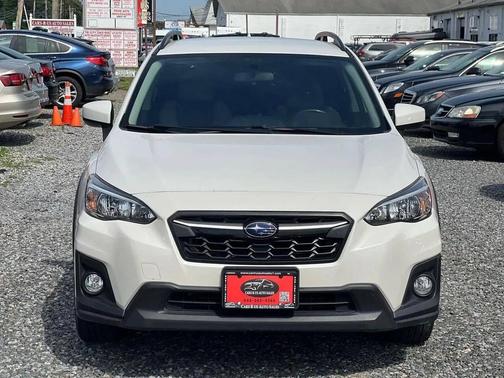 Crystal White Pearl 2018 Subaru Crosstrek 2.0i Premium