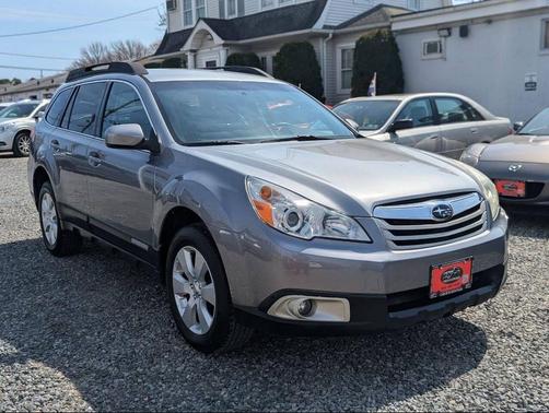 Graphite Gray Metallic 2011 Subaru Outback 2.5 i Premium