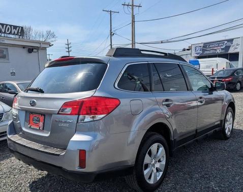 Graphite Gray Metallic 2011 Subaru Outback 2.5 i Premium